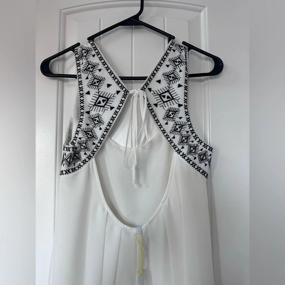 BCBG Generation White Embroidered Chiffon Mini Dress with Open Back Size M - Picture 5 of 16